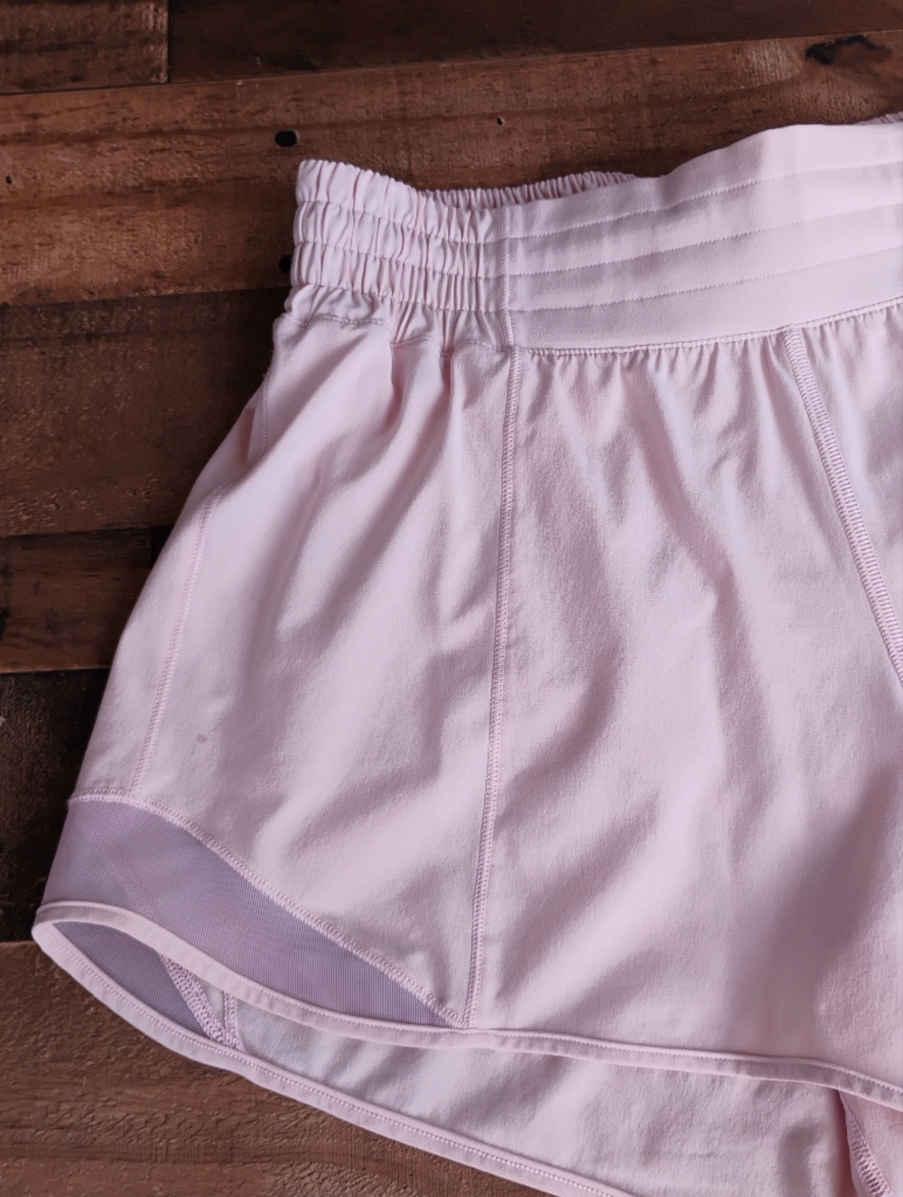 Lululemon Strawberry Milkshake Hotty Hot Shorts Size 6 - Picture 3 of 12